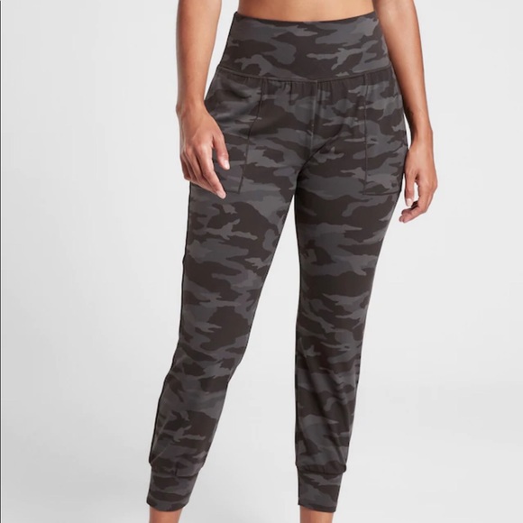 Salutation Jogger Camo 